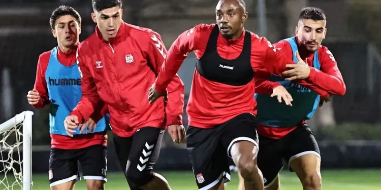 Sivasspor’un Antalya kampı başladı