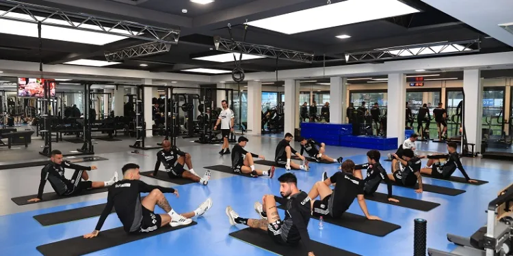 Beşiktaş salonda çalıştı
