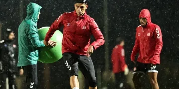 Sivasspor, sağanak altında çalıştı