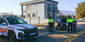 Antalya’da kurallara uymayan motosiklet sürücülerine ceza yağdı