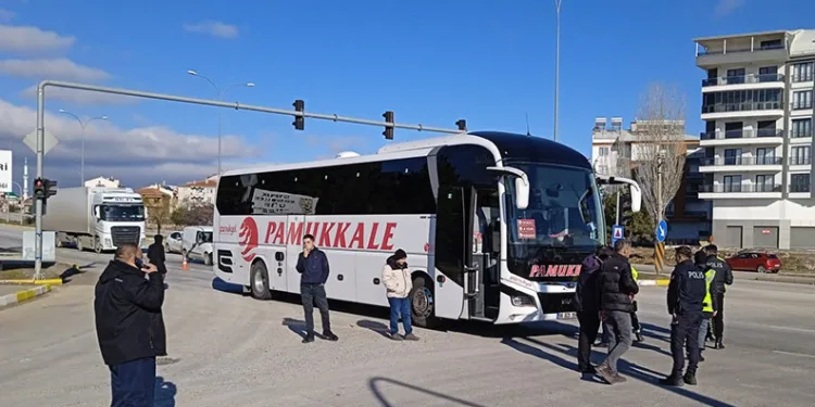 Yolcu otobüsünün çarptığı yaya ağır yaralandı