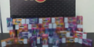 Taşıdığı koliden kaçak sigara çıktı