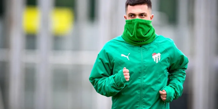 Yeni transfer Vefa antrenmana katıldı