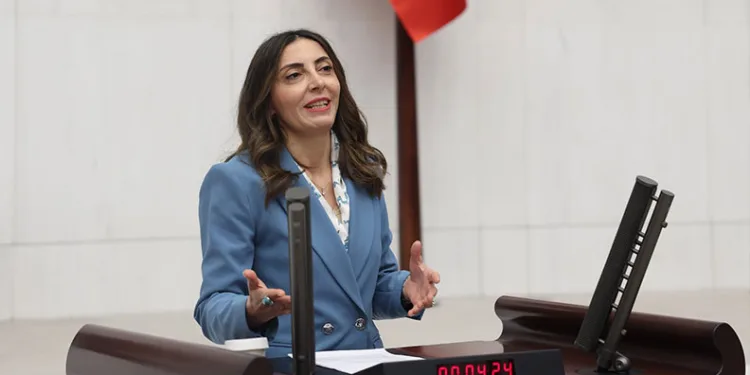 “Kültür ve sanatla mekân ve zamanı aşabiliriz.”