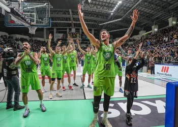TOFAŞ: 77 – Anadolu Efes: 70