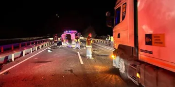 İşçi servisi TIR’a çarptı: 1 ölü, 5 yaralı