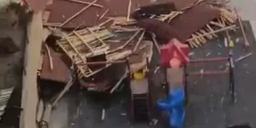 Mardin’de şiddetli fırtına çatı uçurdu