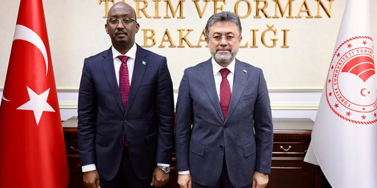 Bakan Yumaklı, Somali Balıkçılık ve Mavi Ekonomi Bakanı Aden ile görüştü