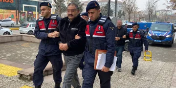 Kaçak silah ticareti yapan sahte polisler operasyonla yakalandı