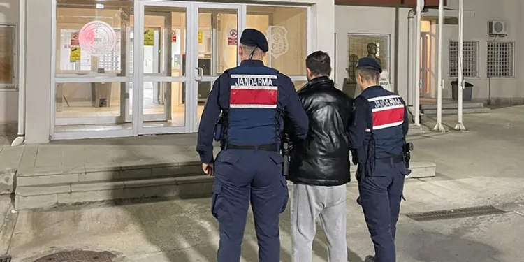 Satışa hazır paketlenmiş uyuşturucu ile yakalandı