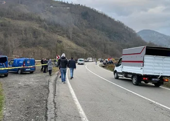 Trabzon’da otomobil dereye uçtu