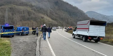 Trabzon’da otomobil dereye uçtu