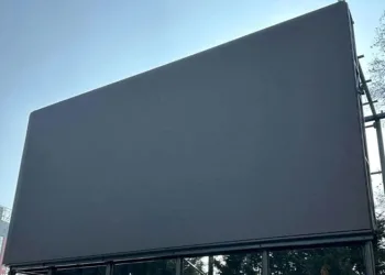 Tarihi alana reklam panosu yargıda