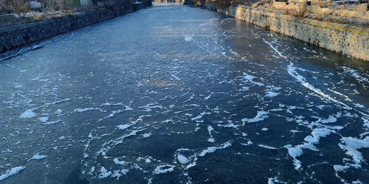 Kars buz tuttu