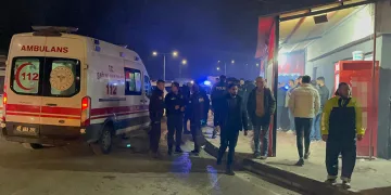 Kadınlar arasında bıçaklı kavga: 3 yaralı