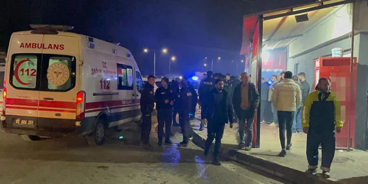 Kadınlar arasında bıçaklı kavga: 3 yaralı