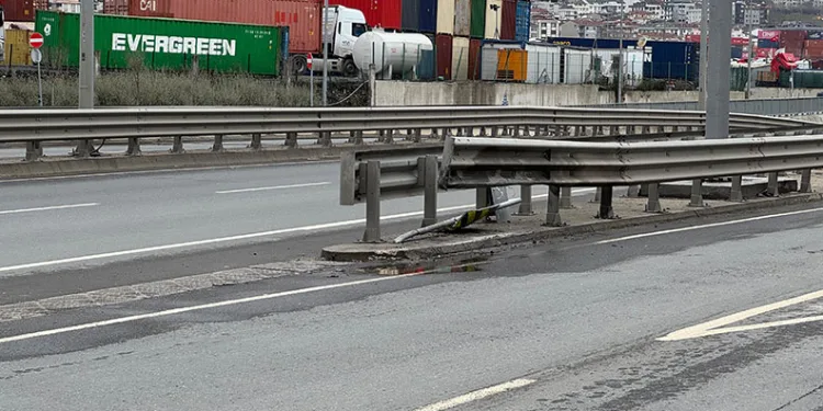 Bariyer otomobile ok gibi saplandı: 1 ölü, 2 yaralı