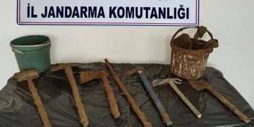 Kaçak kazı yapanları jandarma yakaladı