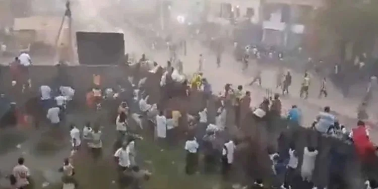 Futbol maçında çatışma ve izdiham