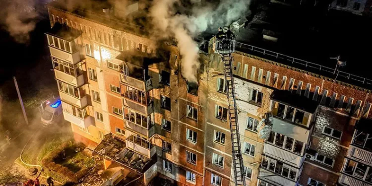 Rusya, Ukrayna’da sivillerin bulunduğu binayı vurdu: 1 ölü