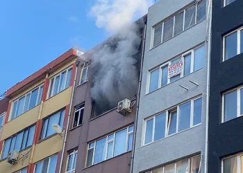 Kadıköy’de apartman dairesi alev alev yandı