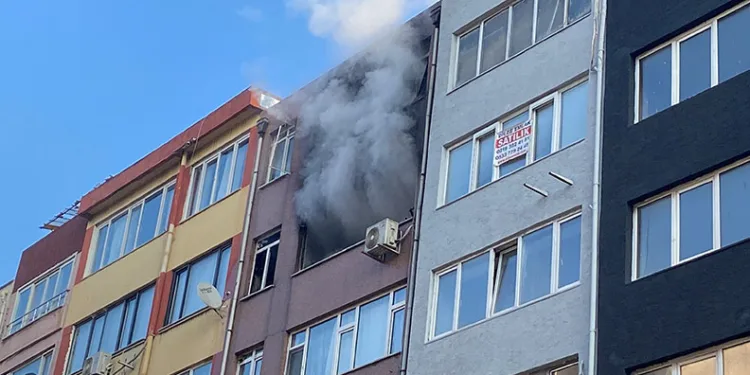 Kadıköy’de apartman dairesi alev alev yandı