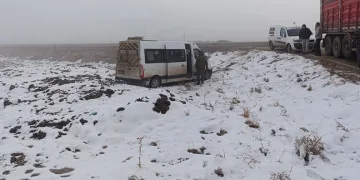 Öğrenci servisi ile tır çarpıştı: 1 yaralı