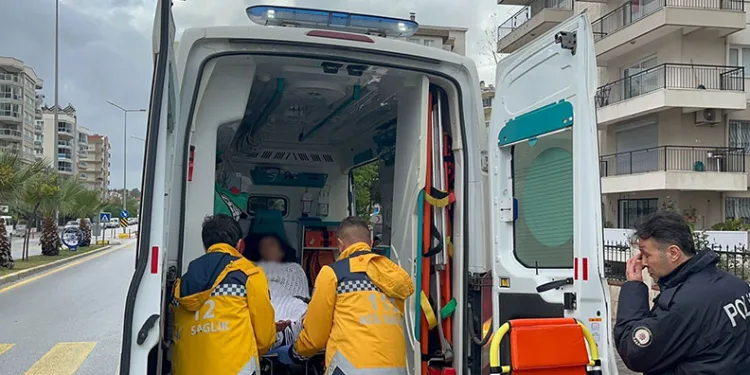Sinir krizi geçiren kadın mahalleyi ayağa kaldırdı
