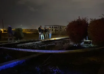 Trenin çarptığı genç hayatını kaybetti