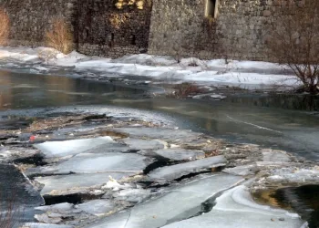 Çoruh nehri kısmi buz tuttu