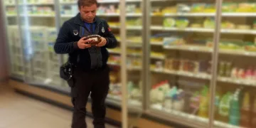 Çorum zabıtasından marketlere sıkı denetim