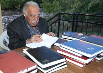 40 yıldır her şeyi kayda alıyor