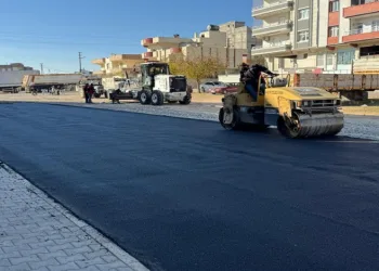 Nizip’te asfalt ekiplerinin mesaisi sürüyor