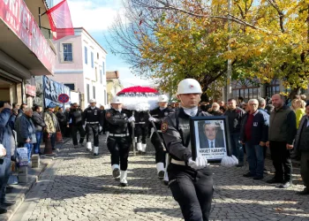 Emekli Komiser gözyaşları ile toprağa verildi