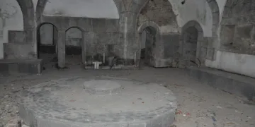 Tarihi hamamın içler acısı hali