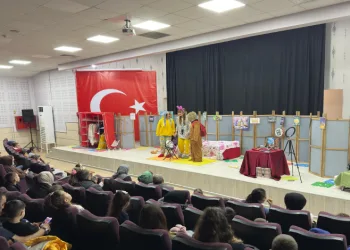 İsrail’in zulmü tiyatro sahnesinde anlatıldı
