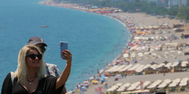 Antalya turizmde rekor yolunda