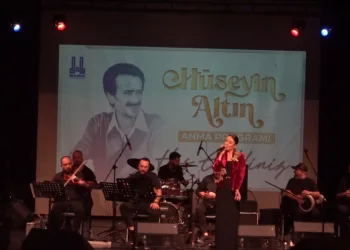 Taçsız kral memleketi Erzurum’da anıldı