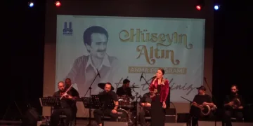Taçsız kral memleketi Erzurum’da anıldı