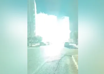 Elektrik telleri bomba gibi patladı