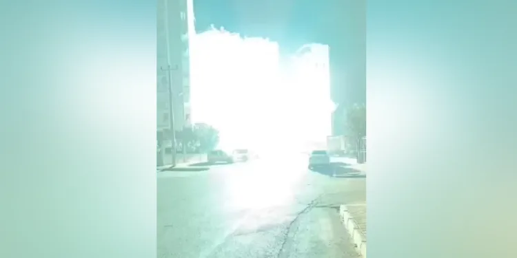 Elektrik telleri bomba gibi patladı
