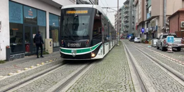 Tramvay yolundaki uykusunu vatman bozdu