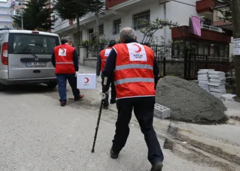 Türk Kızılay engelleri iyilikle aşıyor