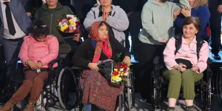 Hatay engelli vatandaşlara araç dağıttı
