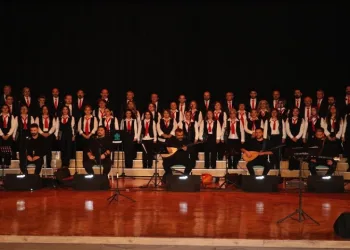 Engelsiz gecede kardeşlik korosundan konser
