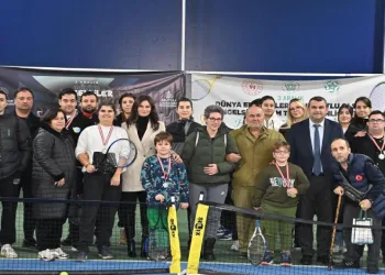 Tenis ve yüzme etkinliğinde buluştular