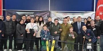 Tenis ve yüzme etkinliğinde buluştular