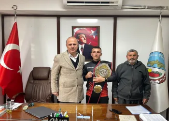 Şampiyon sevincini Başkan Torunla paylaştı