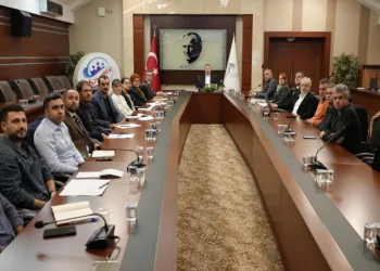 Kamu politika faaliyetleri devam ediyor
