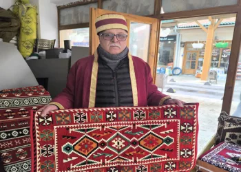 Tarihi mesleği yaşatmaya çalışıyor